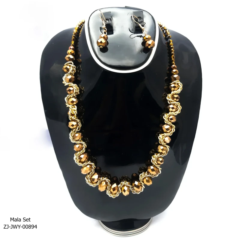 Stone Studded Chain Necklace 2