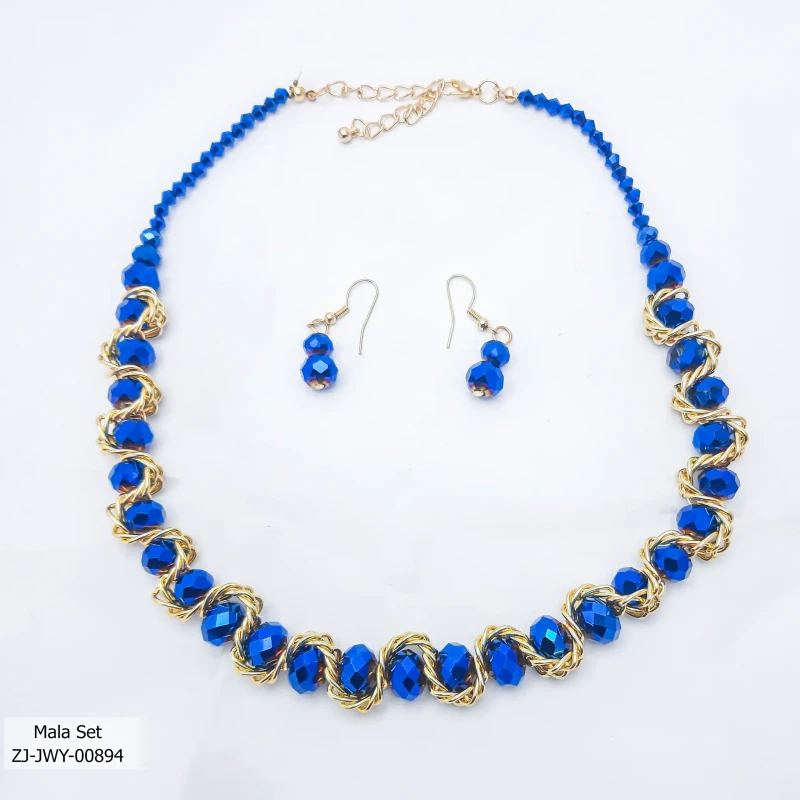 Stone Studded Chain Necklace 1