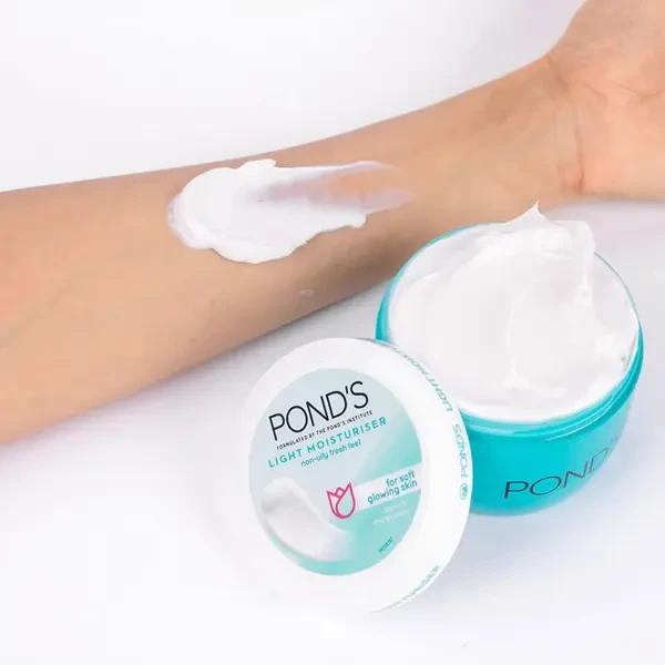 Buy Pond’s Cream Light Moisturizer Non-Oily Fresh Feel-100ml 3