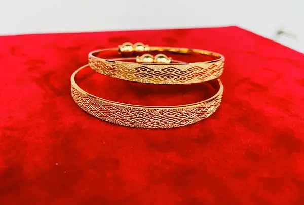 Get Gold Plated Traditional Design Plain Bangles