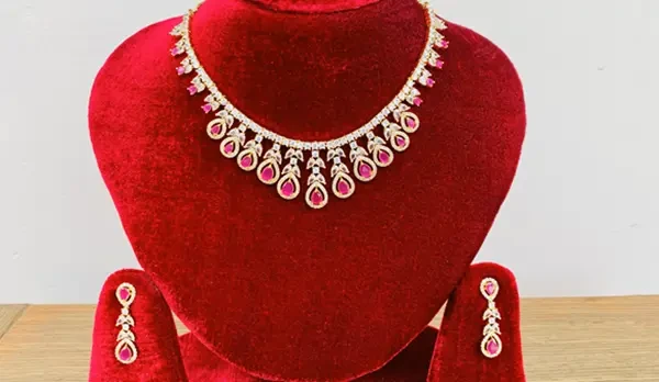 Get Beautiful Stone Diamond Cut Jewellery Set For Women With Earrings