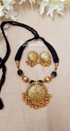 Ladies Stylish Antic Necklace With Earrings 0