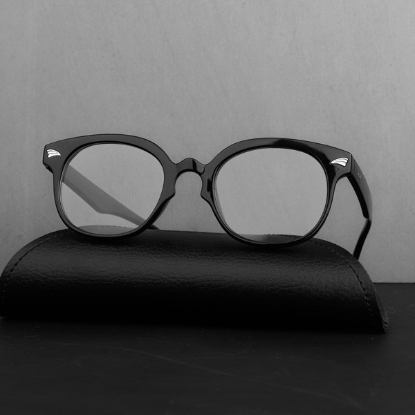 Evie Black Eyeglass 1