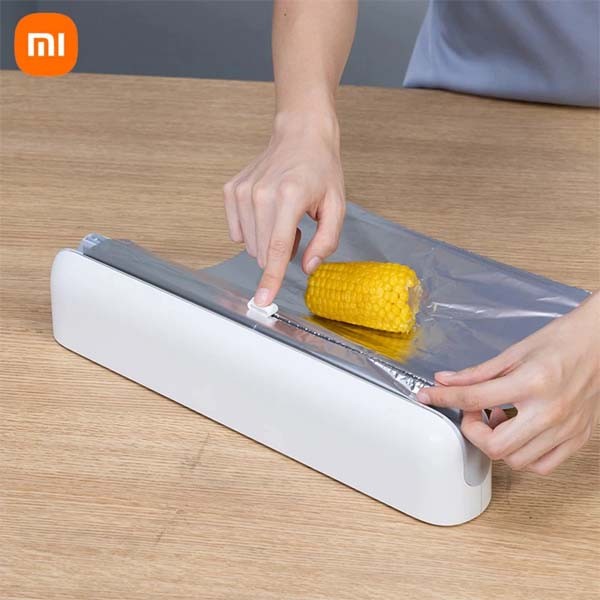 Xiaomi Cling Flim Cutting Box Wall-mounted Sustion Cup 1